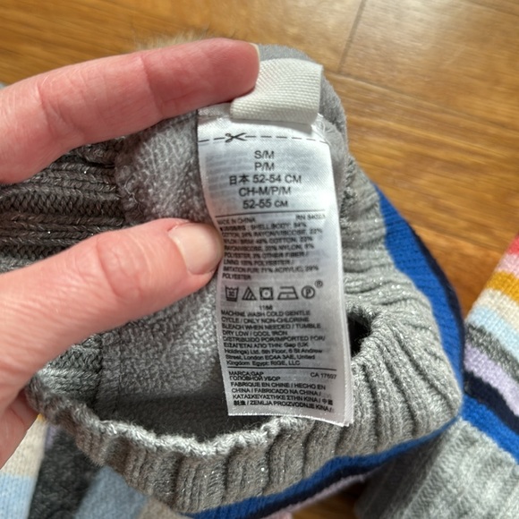 Gap - hat, scarf, mittens - Picture 3 of 6